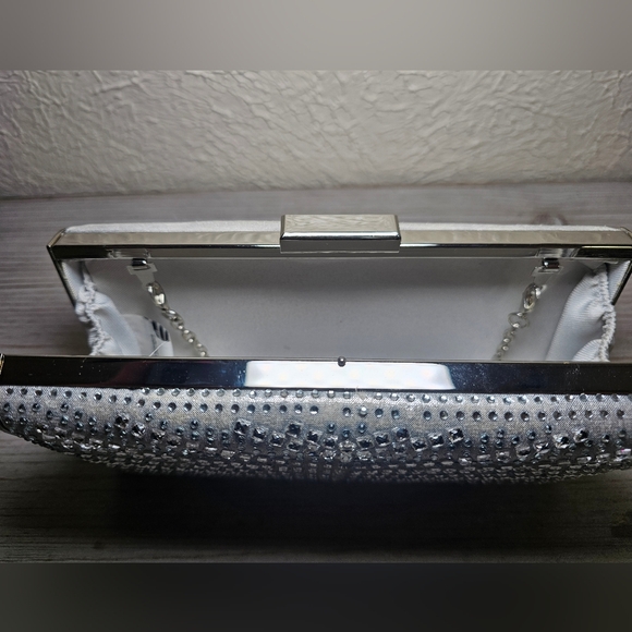 Silver Evening Clutch with chain - Picture 7 of 9